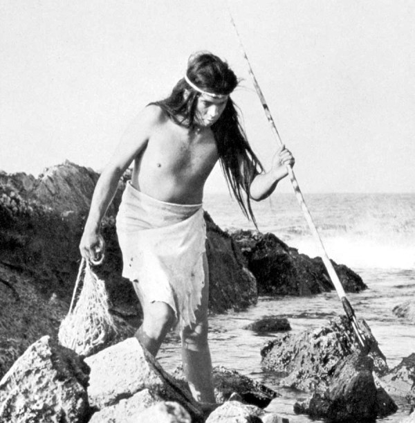 Fishing with net, Bowers Museum. Source: http://www.bowers.org/files/SCIndianGuide.pdf