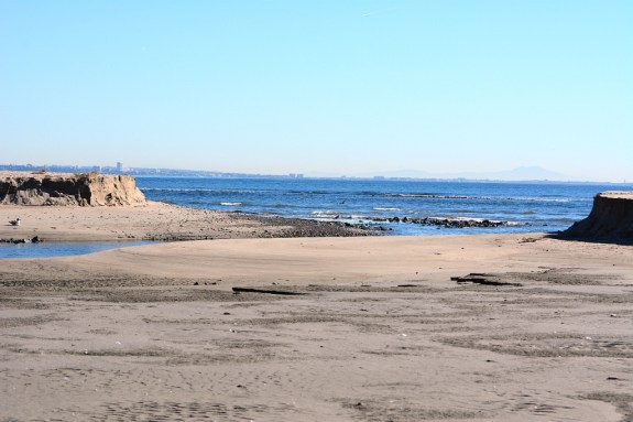 Beach breach (Grace Murayama 12-18-15)